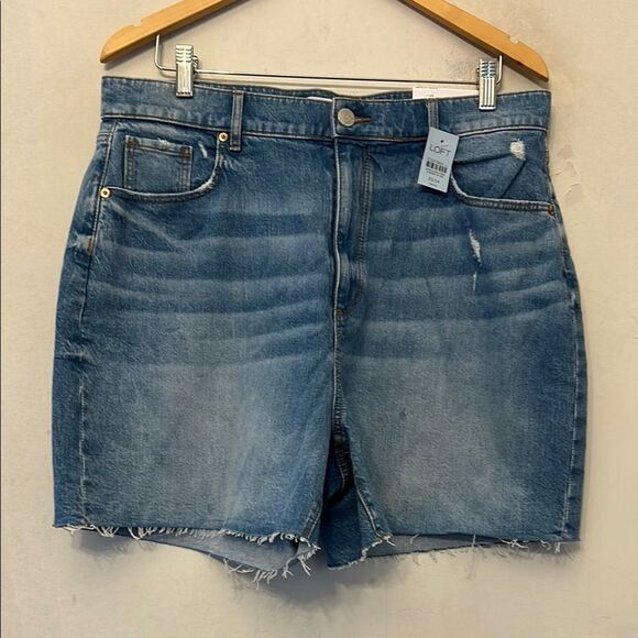 LOFT high waist distressed Boyfriend denim shorts Raw hem Size 14P New - Picture 1 of 8